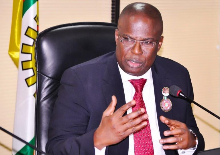 EFFC na neman tsohon karamin ministan man fetur na Nijeriya ruwa-a-jallo