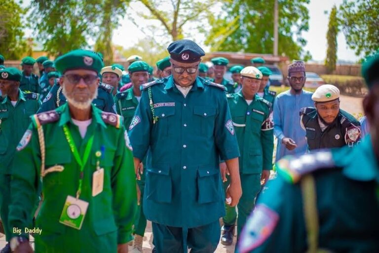 Hukumar KAROTA ta mika wa HISBAH motocin barasar da ta kama a Kano