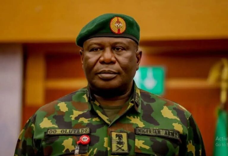 Rundunar sojin Nijeriya za ta murƙushe duk wata barazanar tsaro — CDS Oluyede