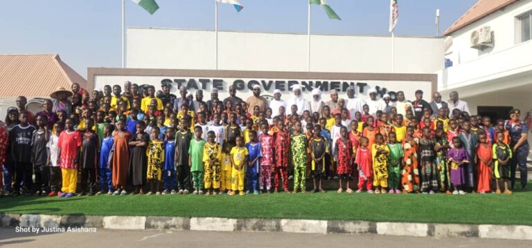 Gwamnatin Nijeriya ta mika daliban da aka ceto ga gwamnan Neja tare da alkawarin sake bude makarantun da aka rufe fadin kasar