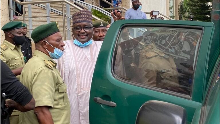 Alƙali ya yi barazanar soke belin Abdulrasheed Maina da ake zargin kan zambar N738.6m