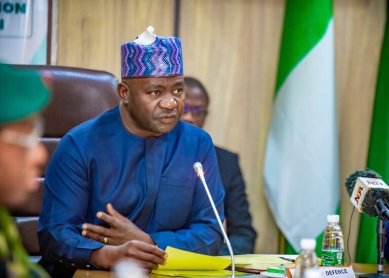 Ministan tsaron Nijeriya ya kira taron gaggawa da harfsoshin tsaro